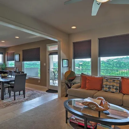 Chic Villa With Infinity Pool 10 Mi To Downtown!